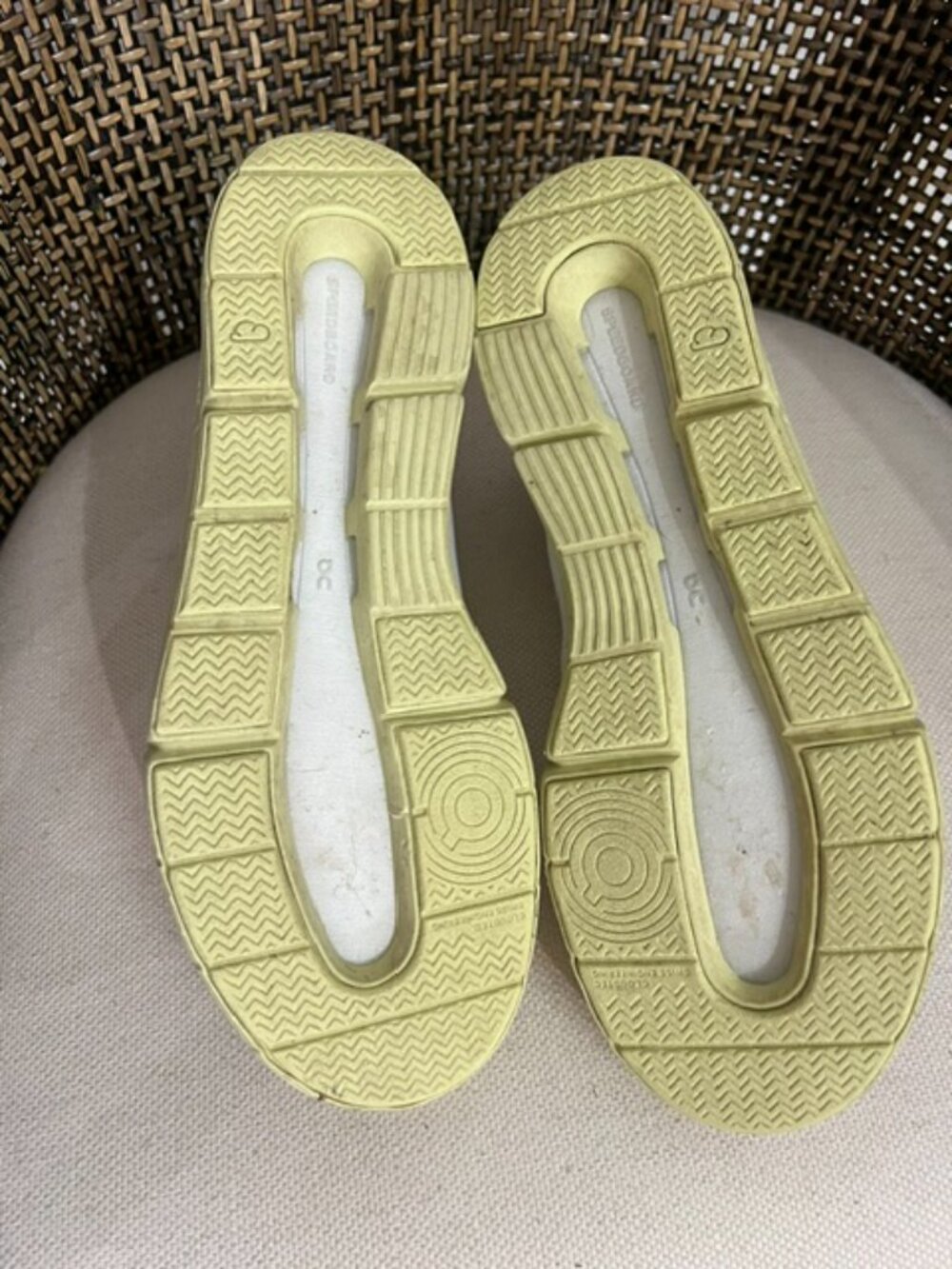 On Running Roger Advantage 1 Womens Size 8 - Picture 6 of 6